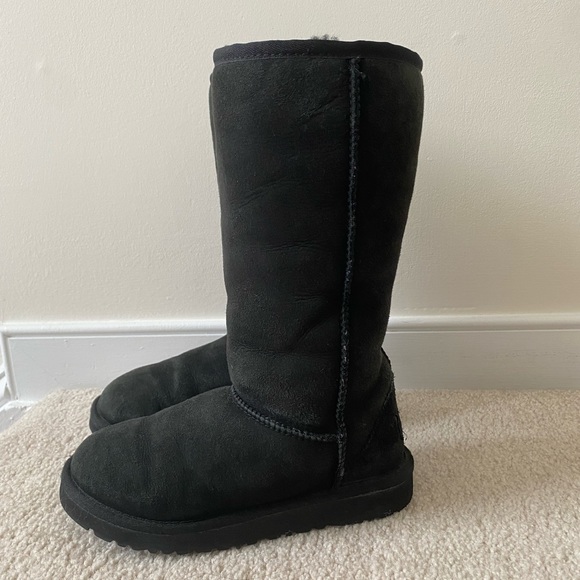 UGG Australia Black Classic Tall Childrens Boot size 2 - Picture 1 of 8